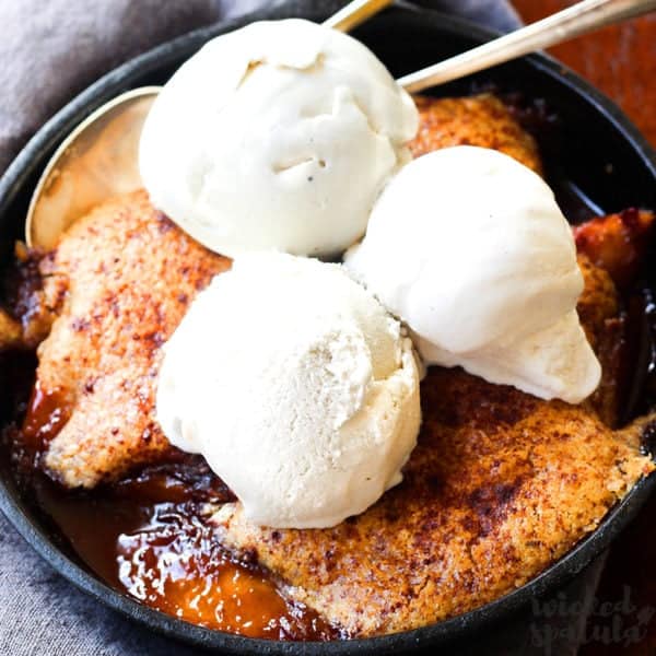 paleo peach cobbler in an iron skillet ready to eat