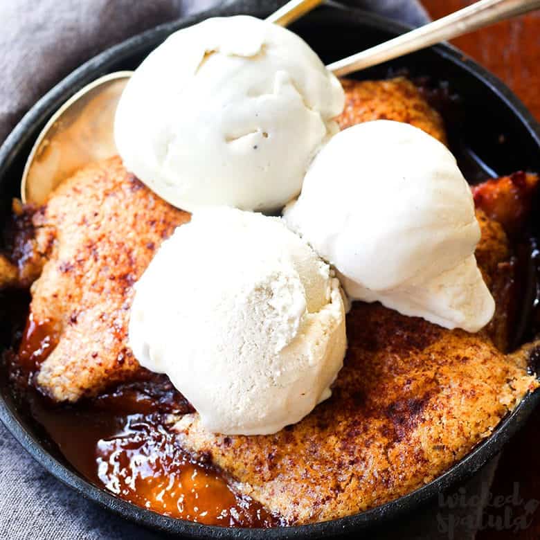 paleo peach cobbler in an iron skillet ready to eat