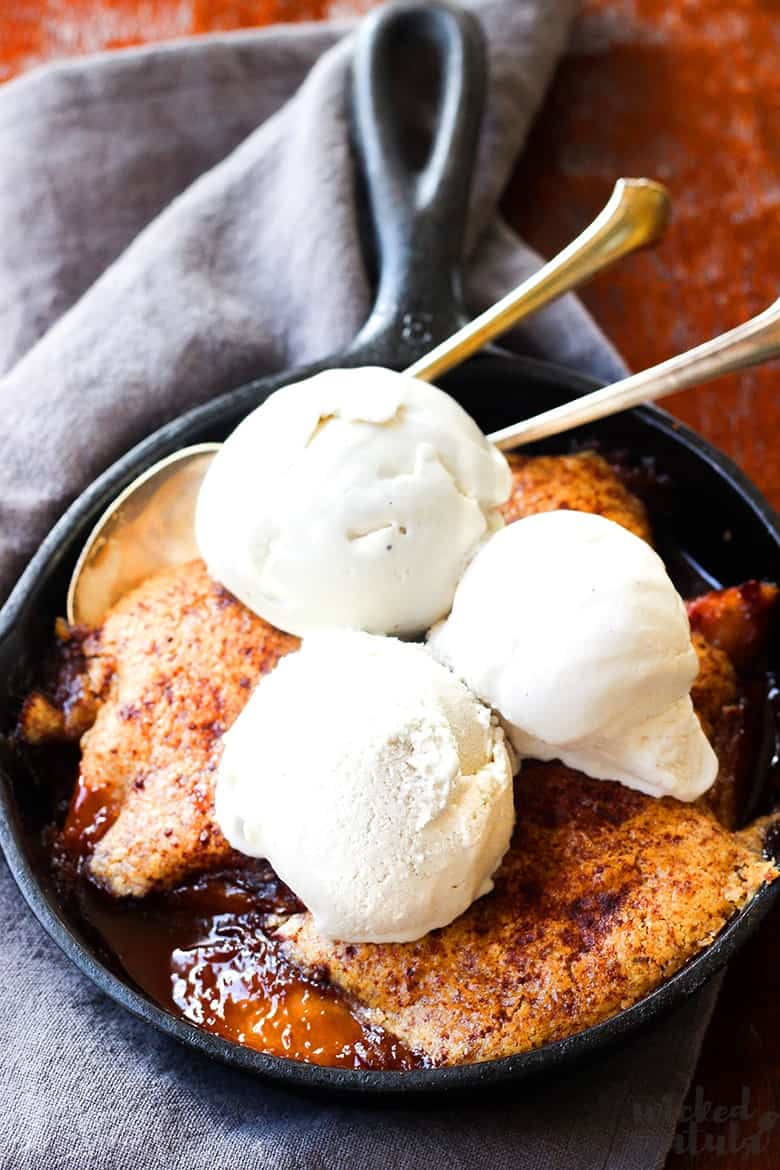 gluten-free peach cobbler in an iron skillet ready to eat