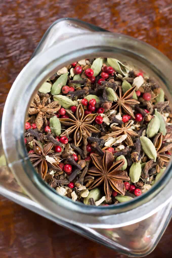 DIY Autumn Herbal Tea Blend - Tastes like fall in a cup! Also perfect for a homemade Christmas gift! | wickedspatula.com