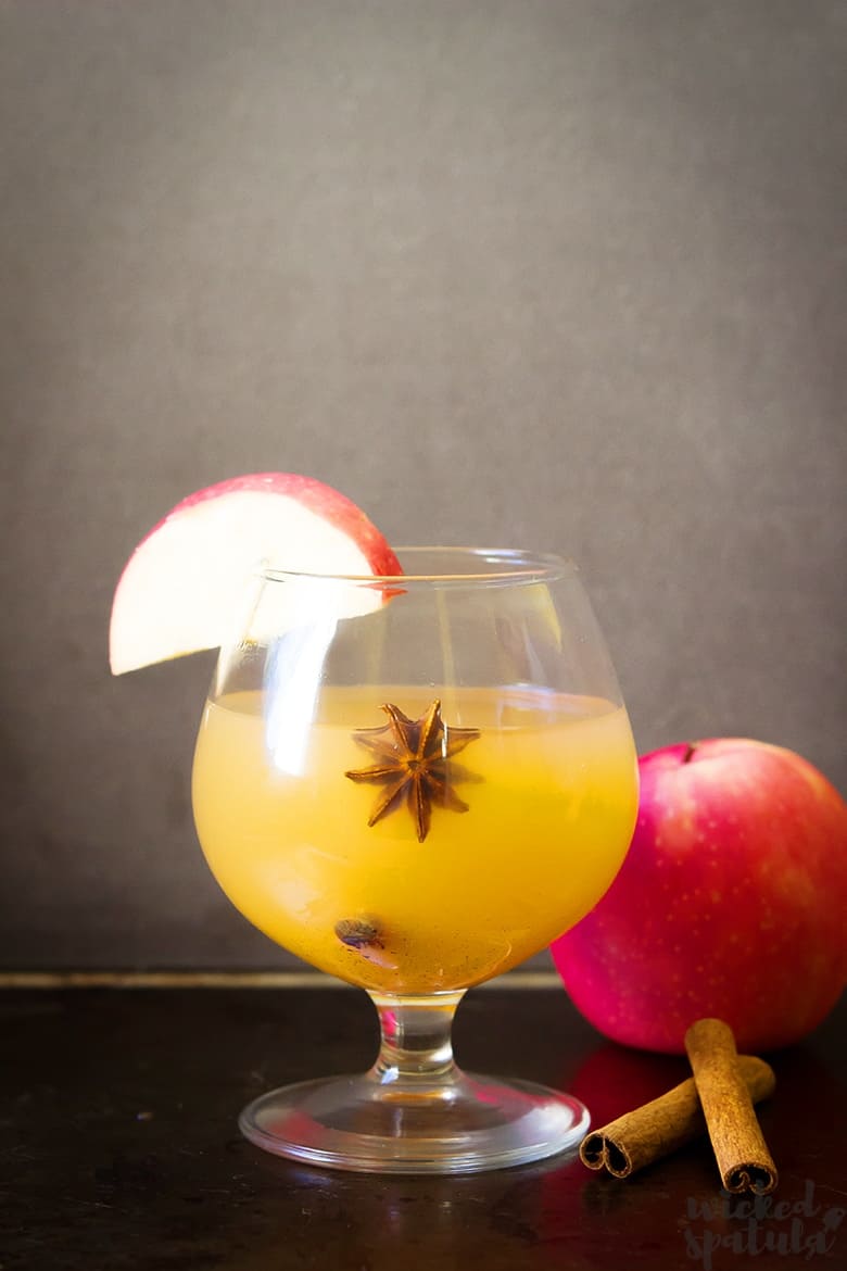 fall margarita with apple wedge