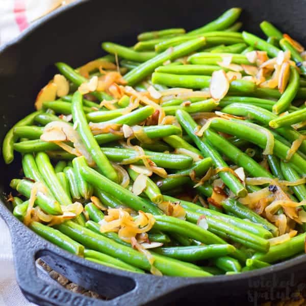 Green beens in a skillet