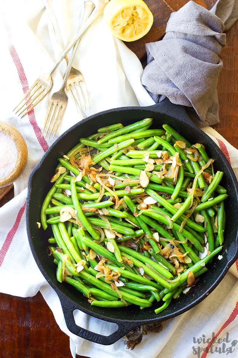 Green beens in a skillet