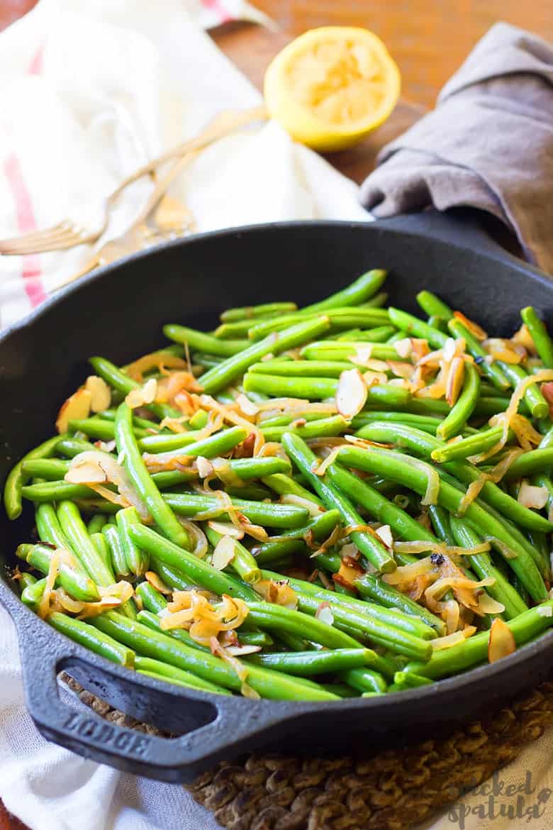 Green beens in a skillet