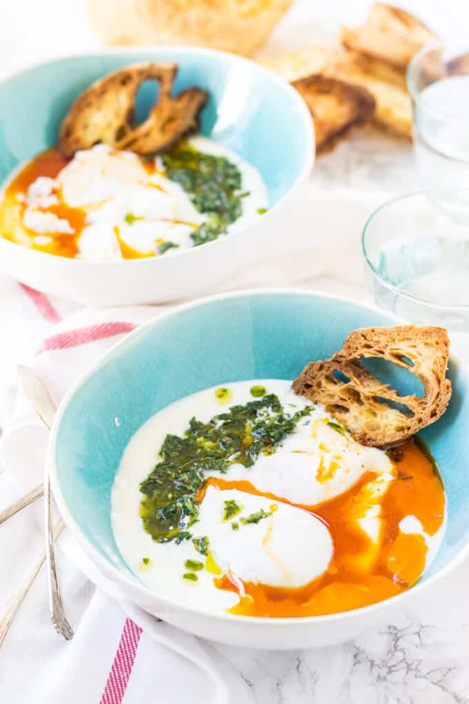 Turkish Poached Eggs side-view 