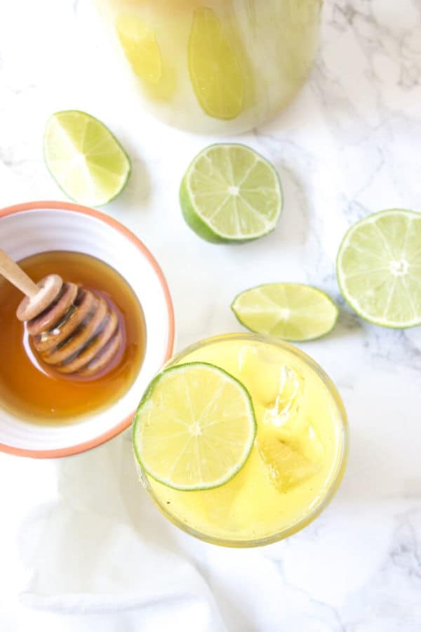 Blender Turmeric Lemonade - This anti-inflammatory drink is perfect for summer!