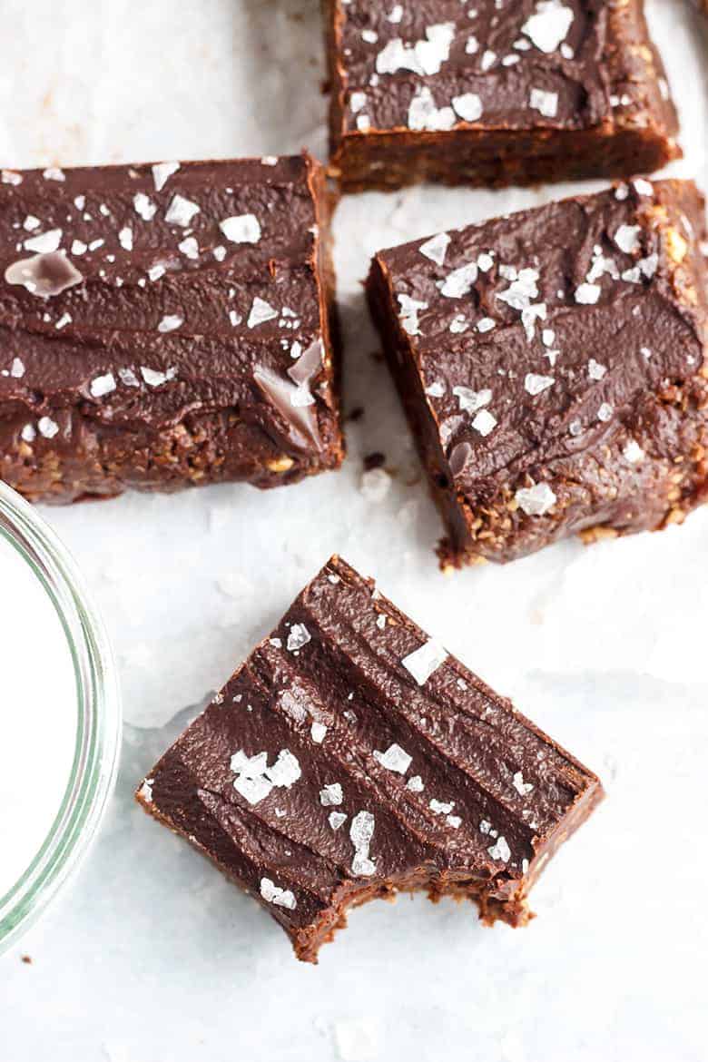 Vegan Raw Brownies Recipe - Close up brownie