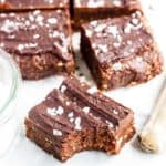 Vegan Raw Brownies Recipe - Brownie with bite