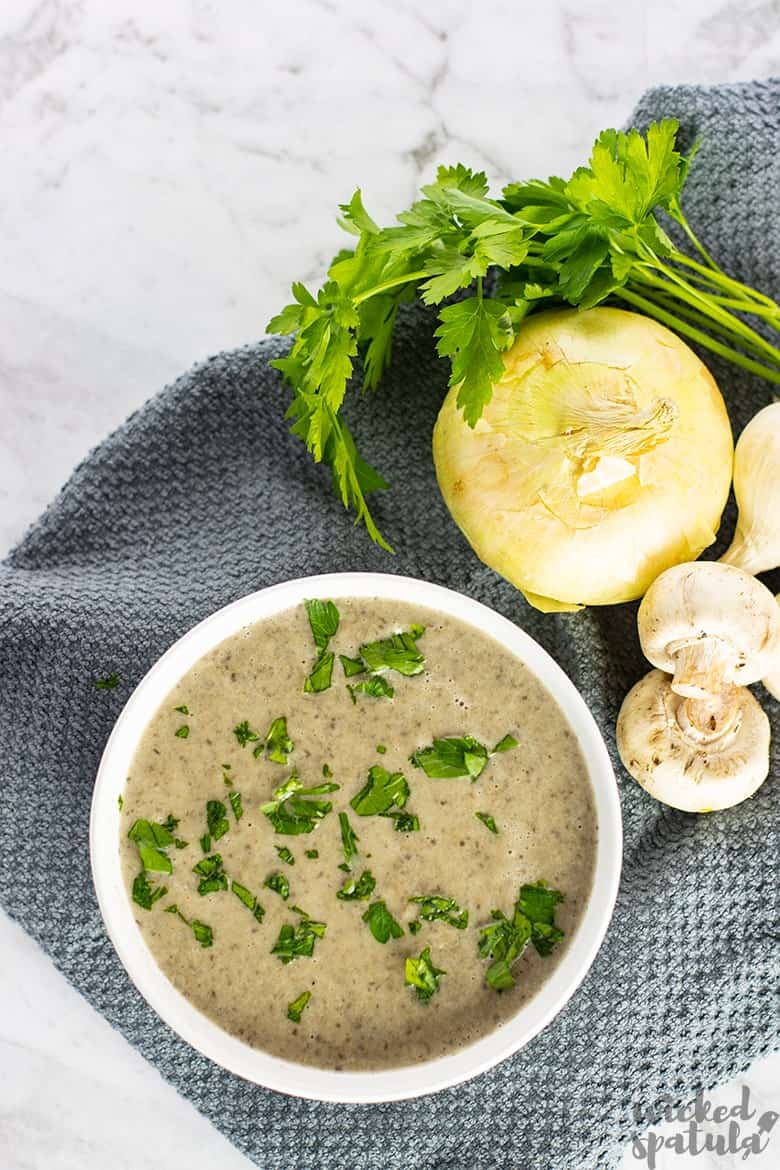 bowl of mushroom soup 